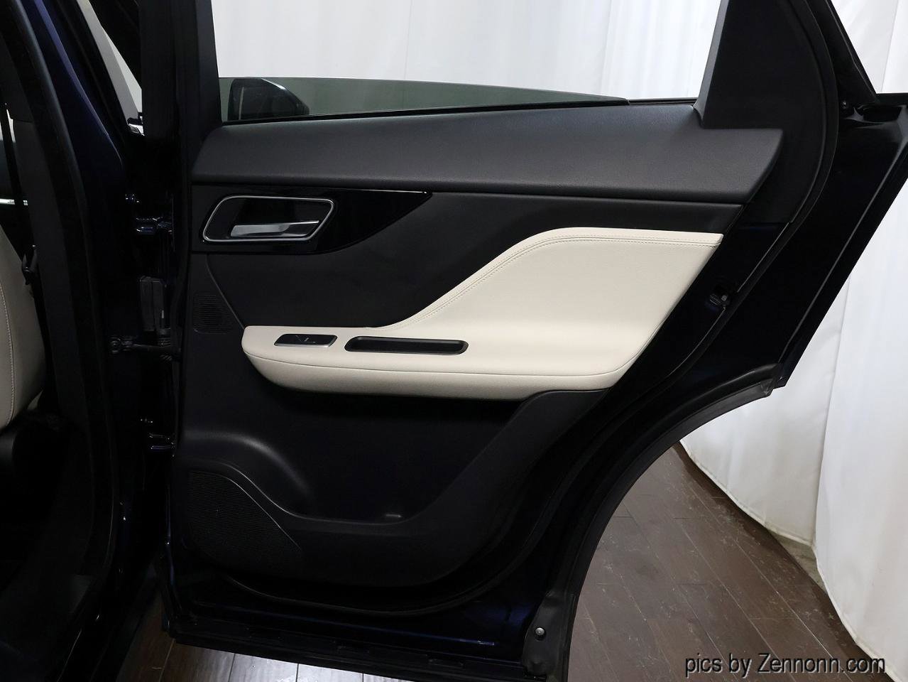 Used 2018 Jaguar F-PACE Prestige image 33