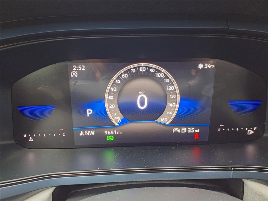 Used 2024 Volkswagen Taos SE w/ Black Wheel Package image 15