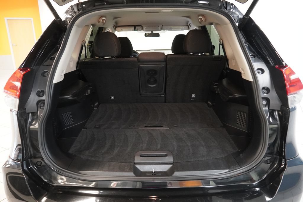 Used 2018 Nissan Rogue SV AWD/4WD image 11