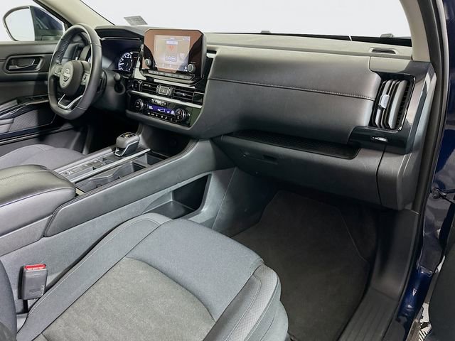Used 2025 Nissan Pathfinder SV image 28