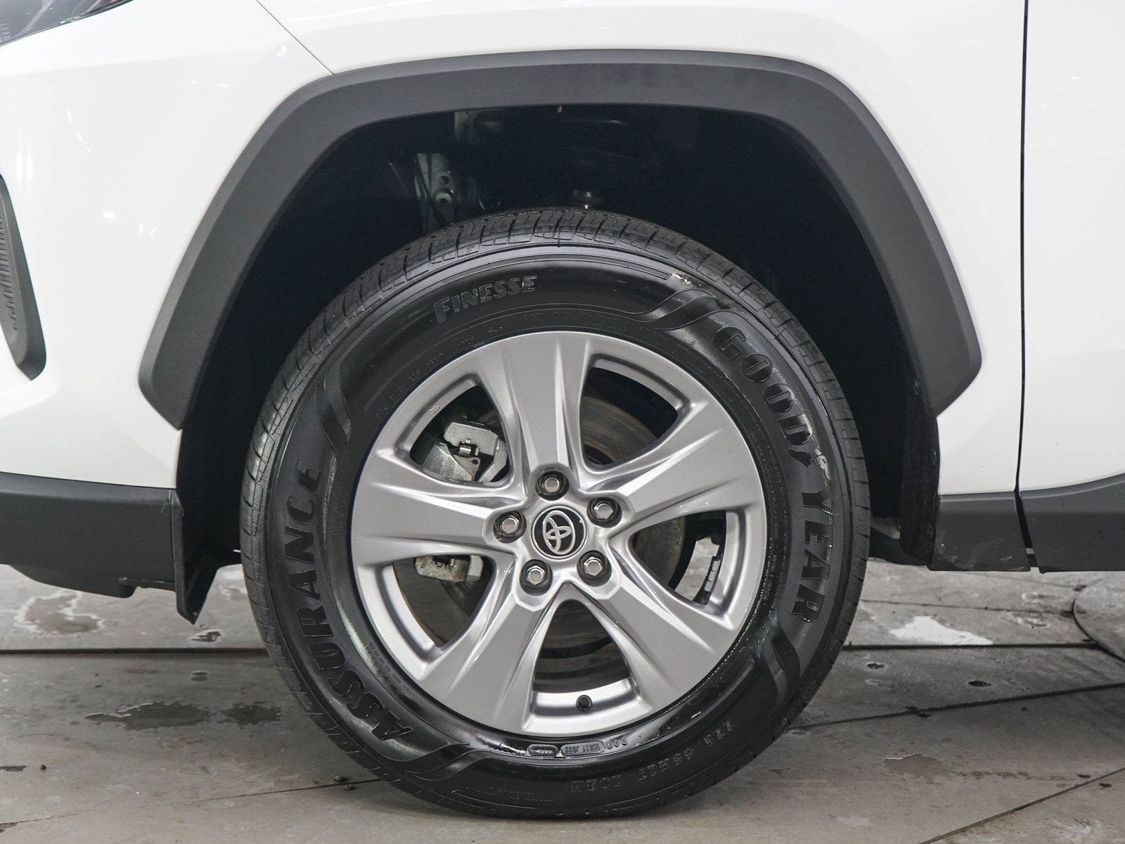 Used 2025 Toyota RAV4 LE AWD/4WD image 27