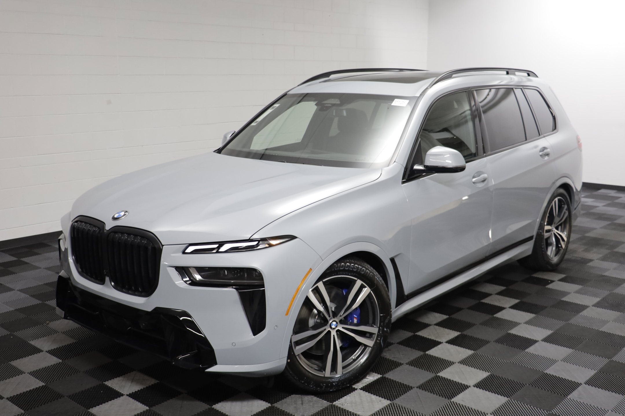 New 2027 BMW X7 xDrive40i w/ M Sport Package AWD/4WD image 2