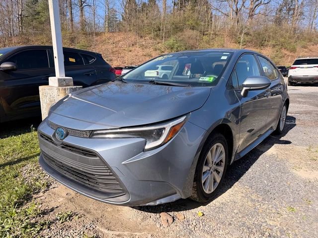Used 2024 Toyota Corolla LE w/ LE Convenience Package image 2
