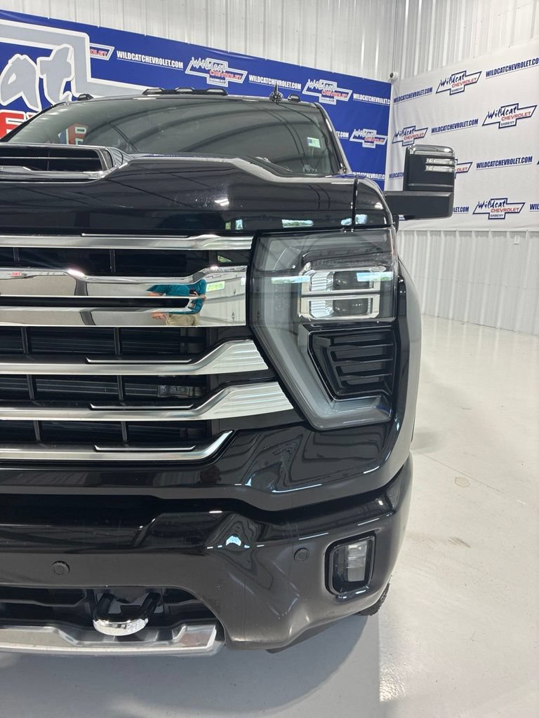 Used 2025 Chevrolet Silverado 2500 High Country w/ High Country Premium Package AWD/4WD image 12