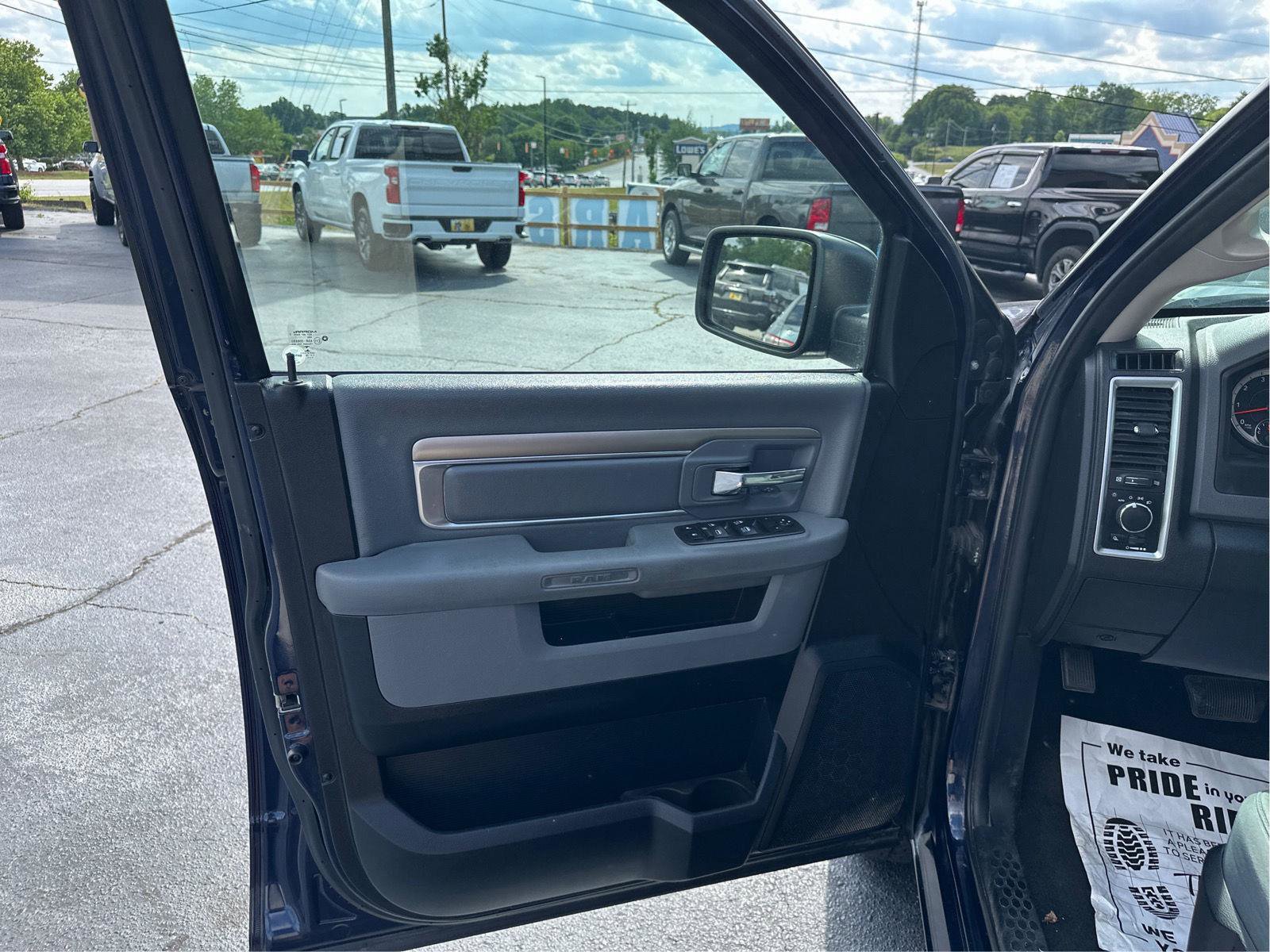 Used 2017 RAM 1500 Classic SLT AWD/4WD image 15