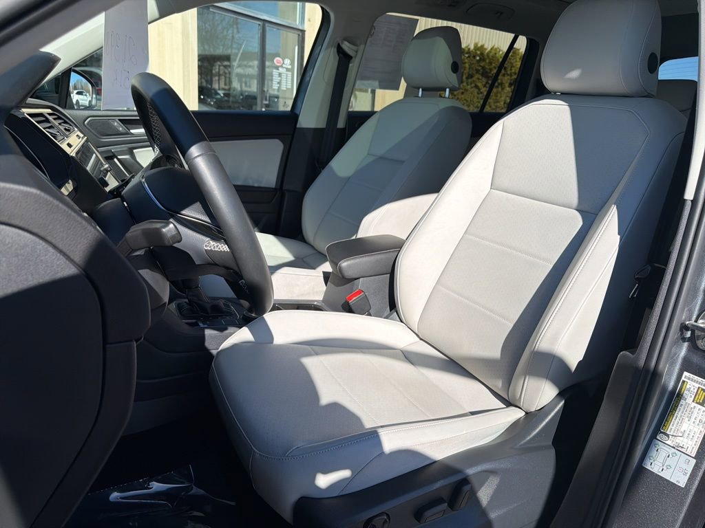 Used 2021 Volkswagen Tiguan SE w/ Panoramic Sunroof Package AWD/4WD image 11