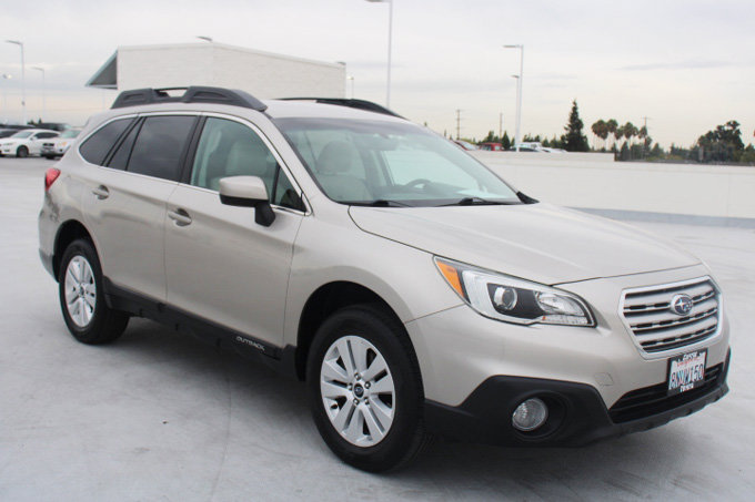 Used 2017 Subaru Outback 2.5i Premium AWD/4WD image 2