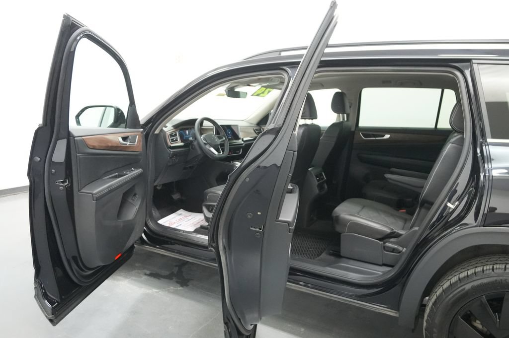 Used 2024 Volkswagen Atlas SE AWD/4WD image 22