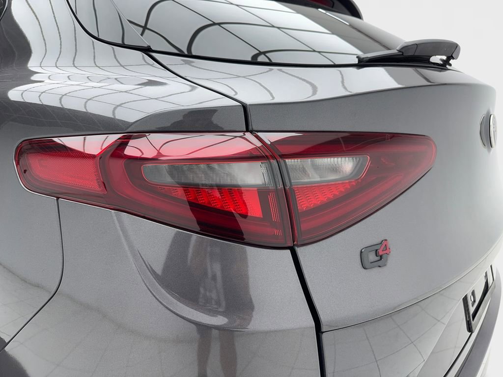 Used 2021 Alfa Romeo Stelvio Ti w/ Nero Edizione image 9