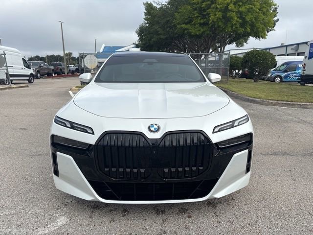 Used 2023 BMW 760i xDrive AWD/4WD image 2