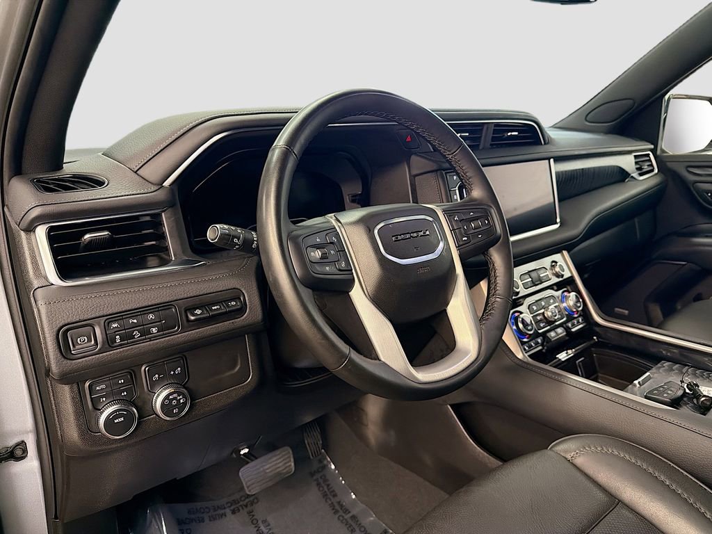 Used 2024 GMC Yukon XL Denali AWD/4WD image 9