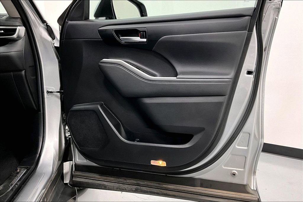 Used 2024 Toyota Highlander XLE image 23