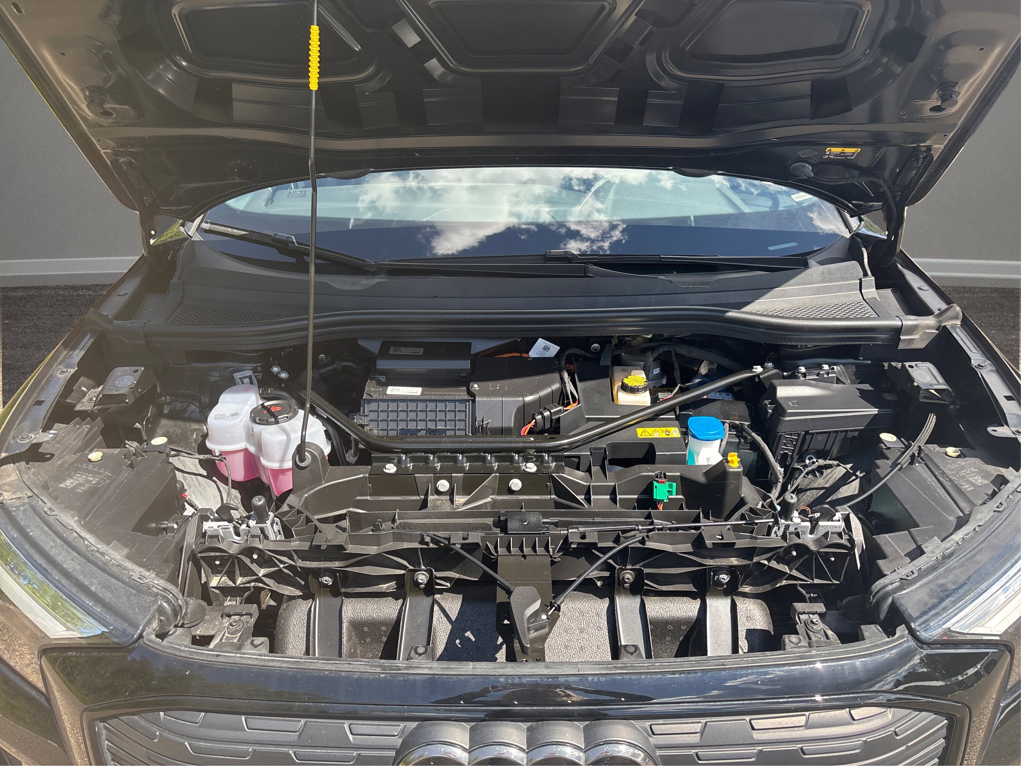 Used 2025 Audi Q4 e-tron Premium Plus image 32