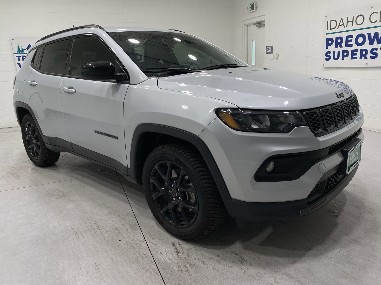 Used 2025 Jeep Compass Latitude w/ Altitude Special Edition image 2