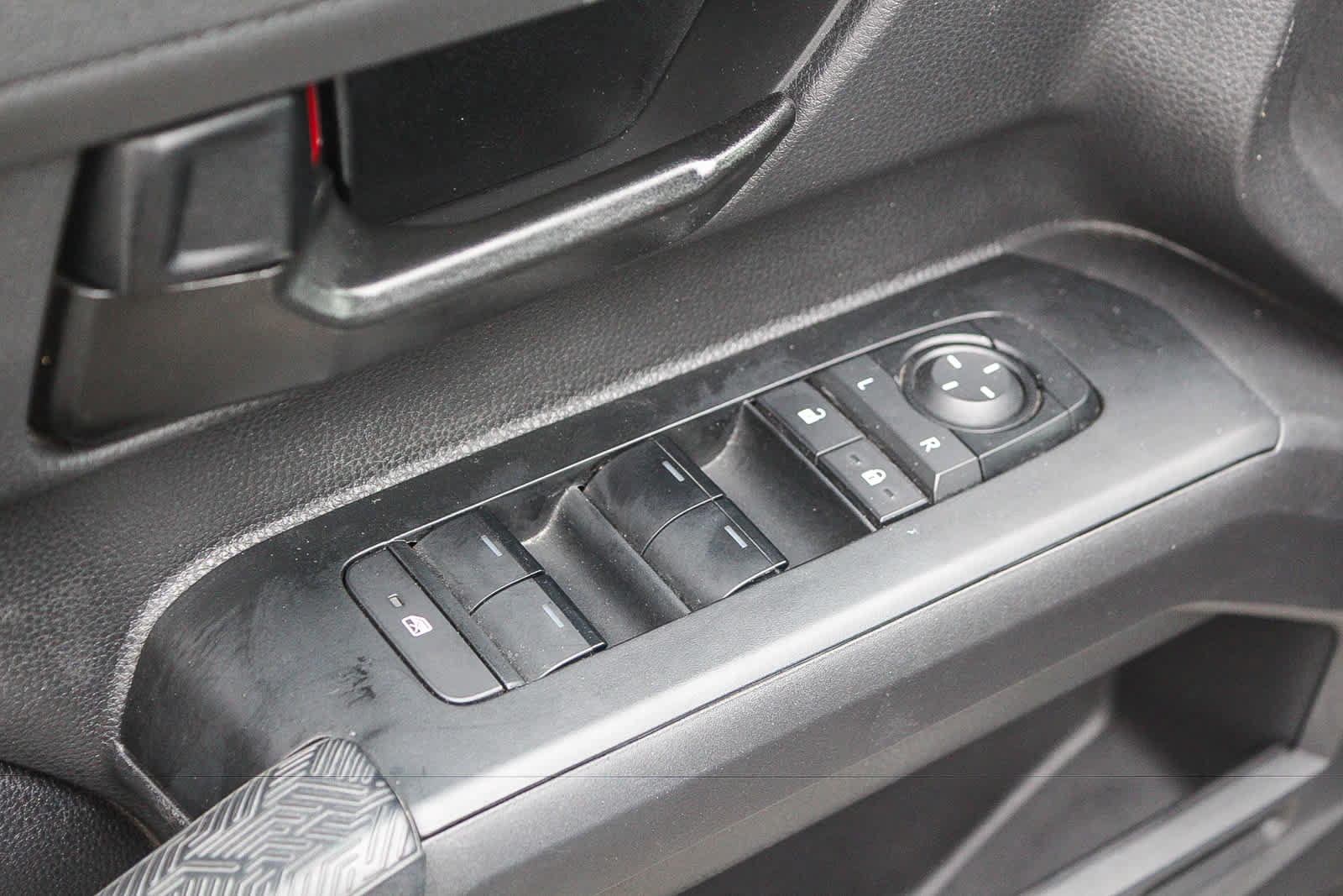 Used 2024 Toyota Tacoma SR5 AWD/4WD image 19