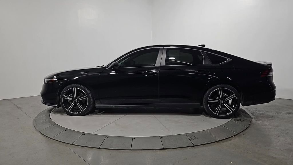 Used 2023 Honda Accord Sport image 2