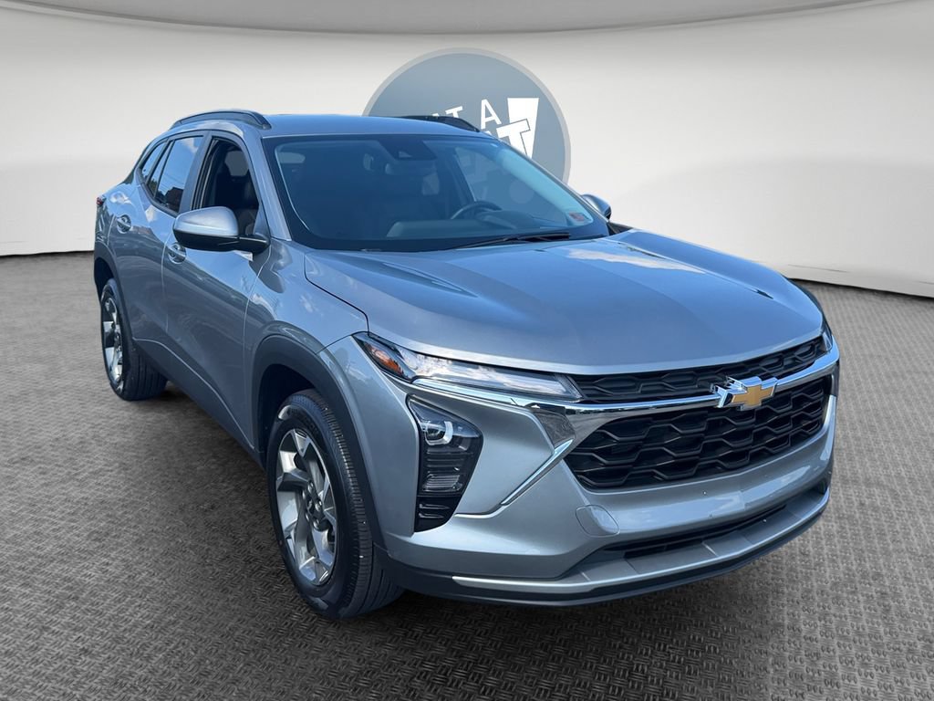 Used 2025 Chevrolet Trax LT w/ Driver Confidence Package FWD video 1