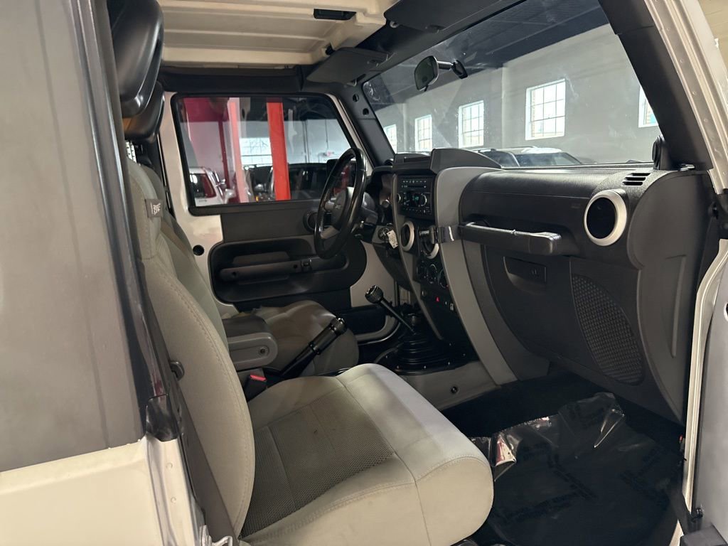 Used 2008 Jeep Wrangler Sahara w/ Dual Top Group AWD/4WD image 26