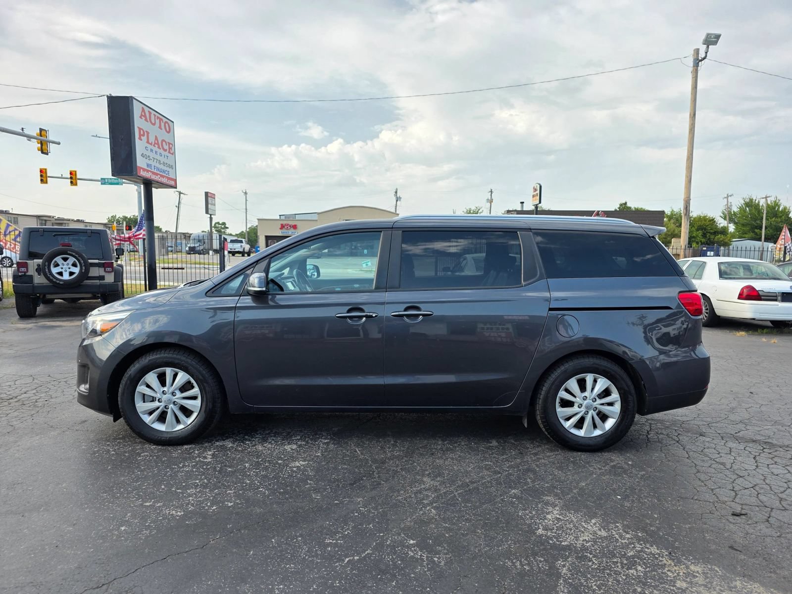Used 2017 Kia Sedona LX w/ LX Essentials Premium Package FWD image 26