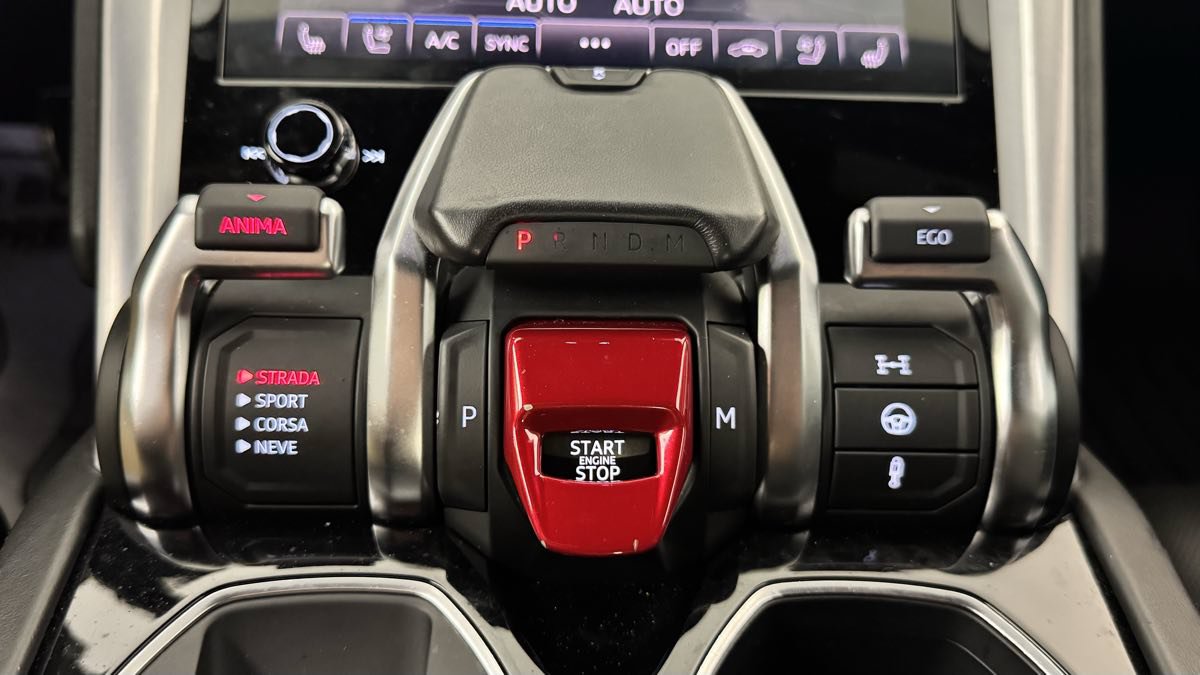 Used 2019 Lamborghini Urus AWD/4WD image 26