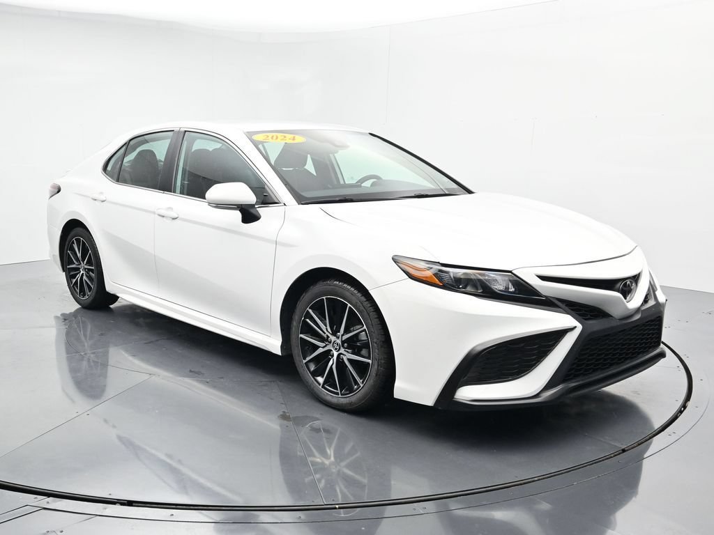 Used 2024 Toyota Camry SE FWD image 2