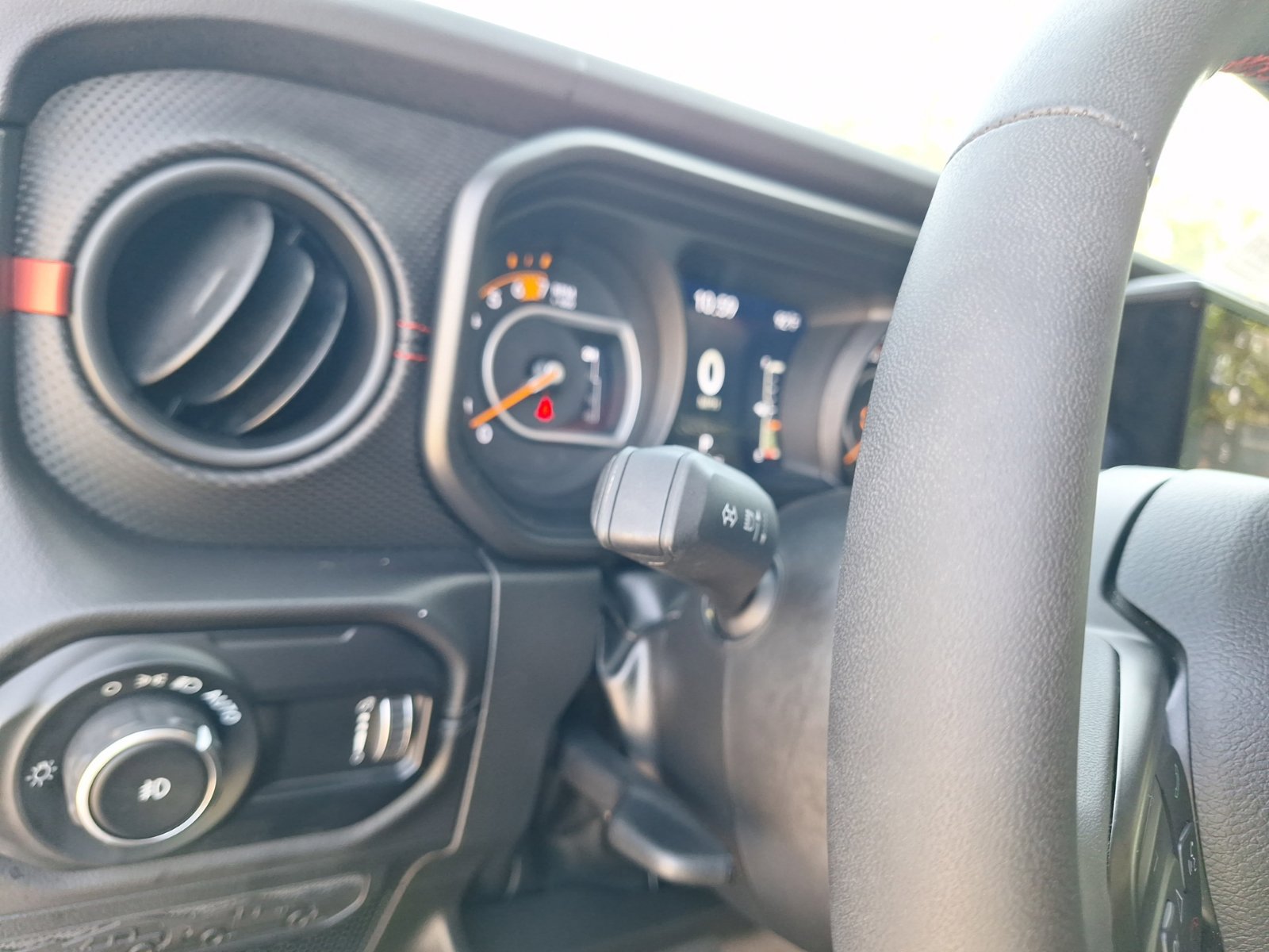 Used 2024 Jeep Wrangler Unlimited Rubicon w/ Convenience Group AWD/4WD image 20