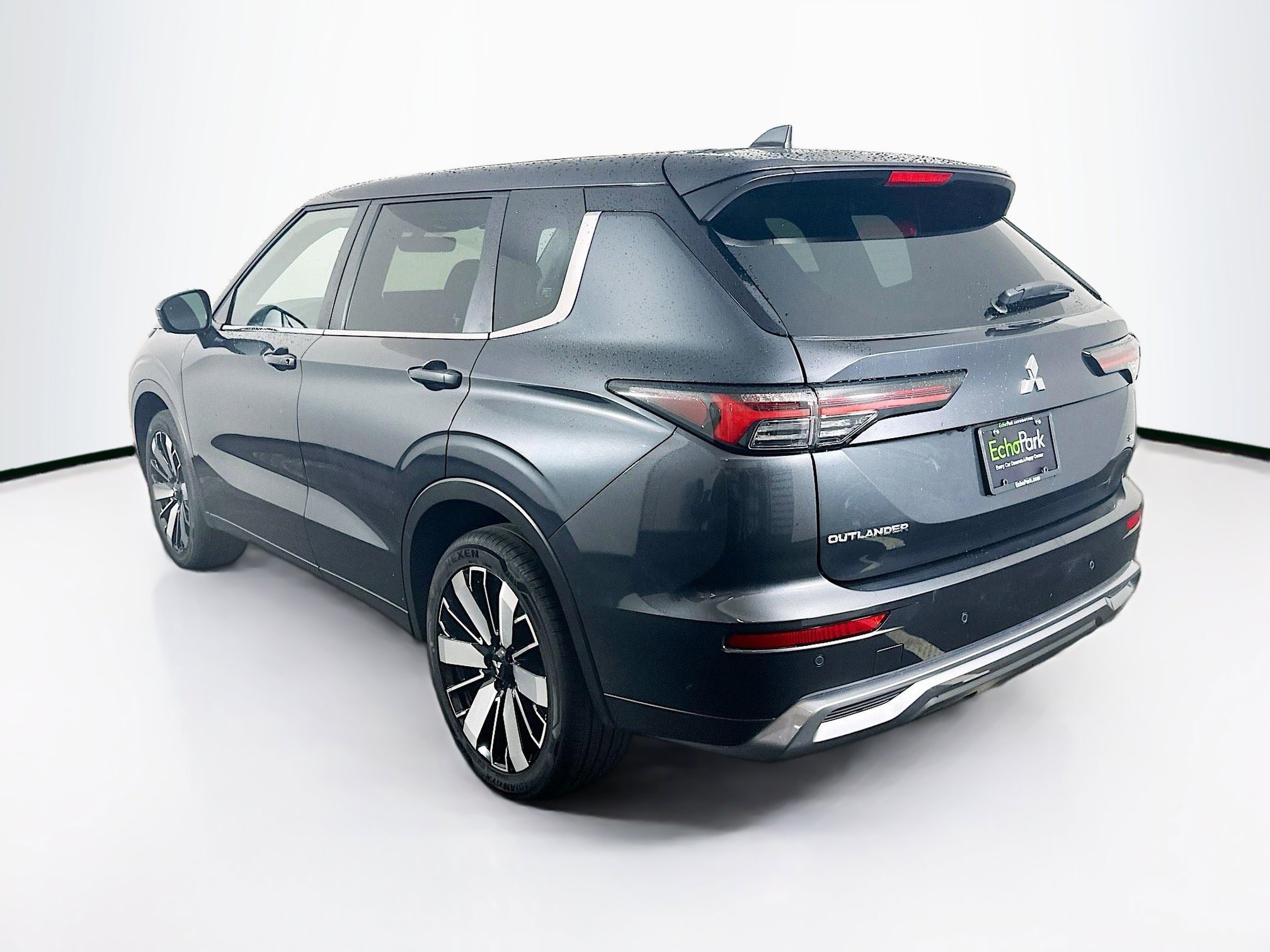Used 2025 Mitsubishi Outlander SE FWD image 5