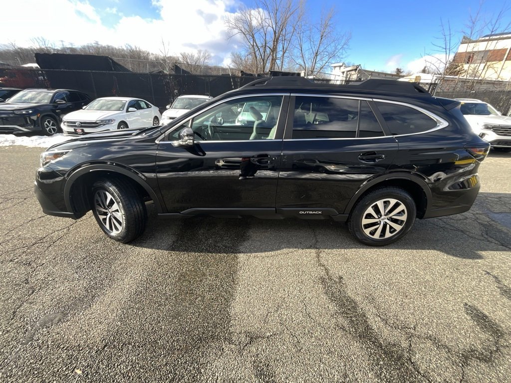 Used 2021 Subaru Outback Premium image 3
