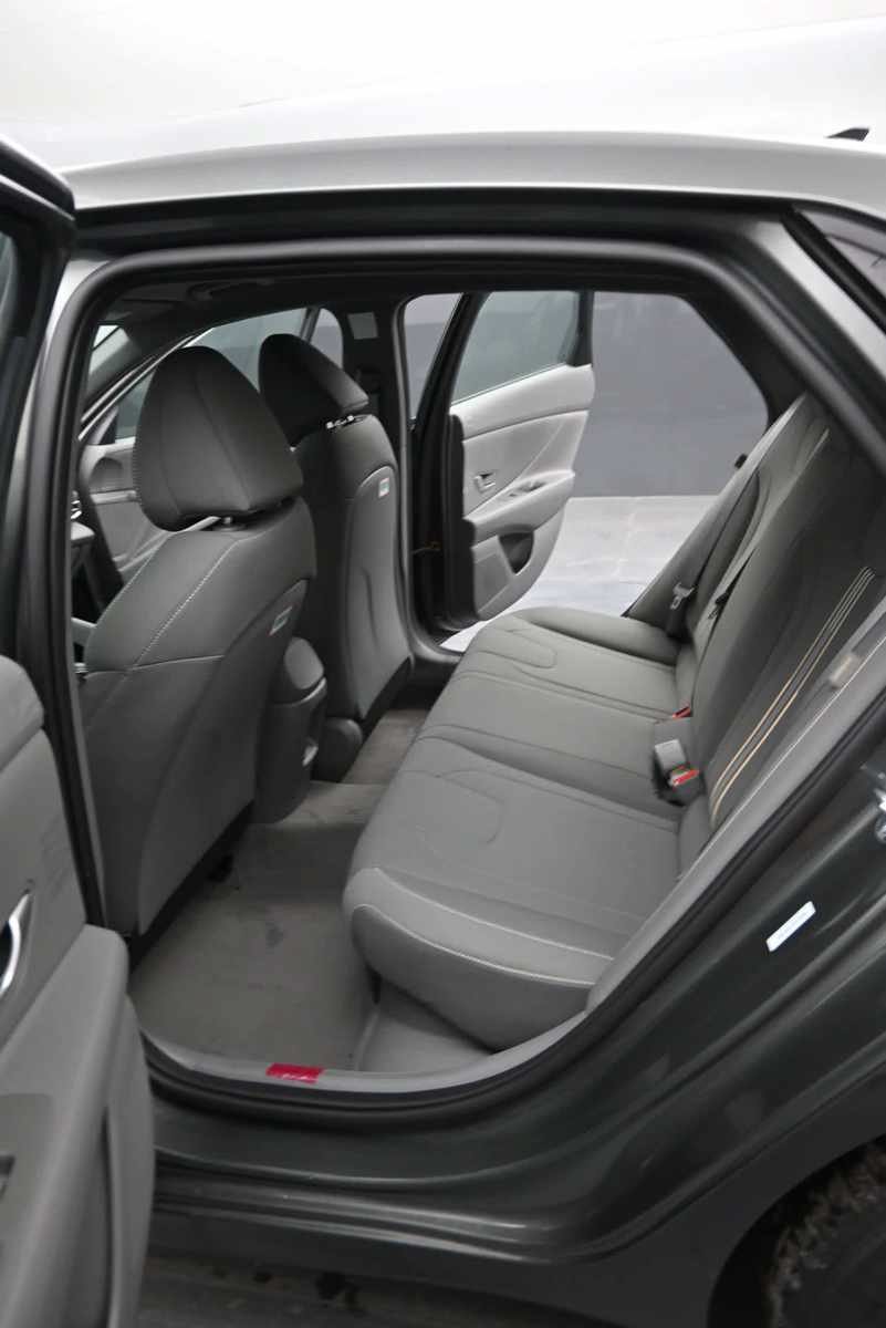 New 2026 Hyundai Elantra Hybrid FWD image 16