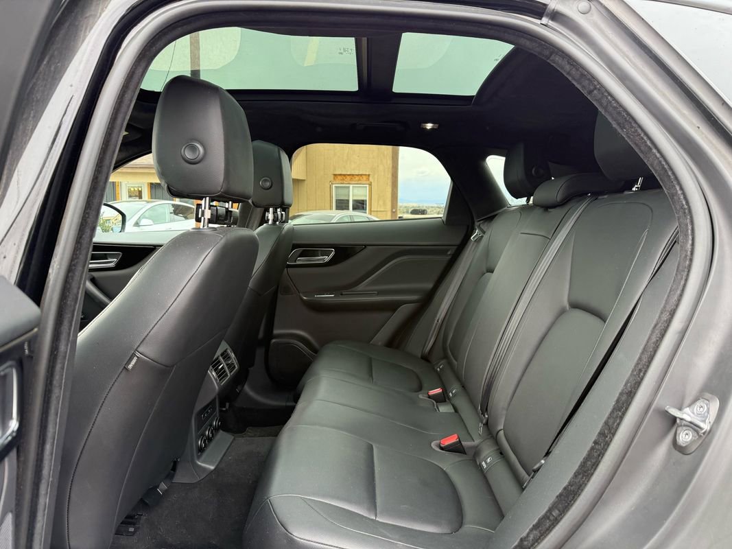 Used 2019 Jaguar F-PACE Premium image 19