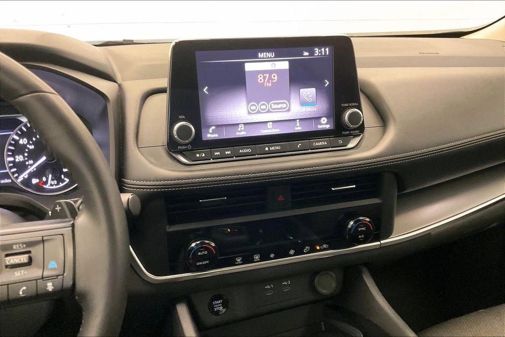 Certified 2025 Nissan Rogue SV FWD image 5