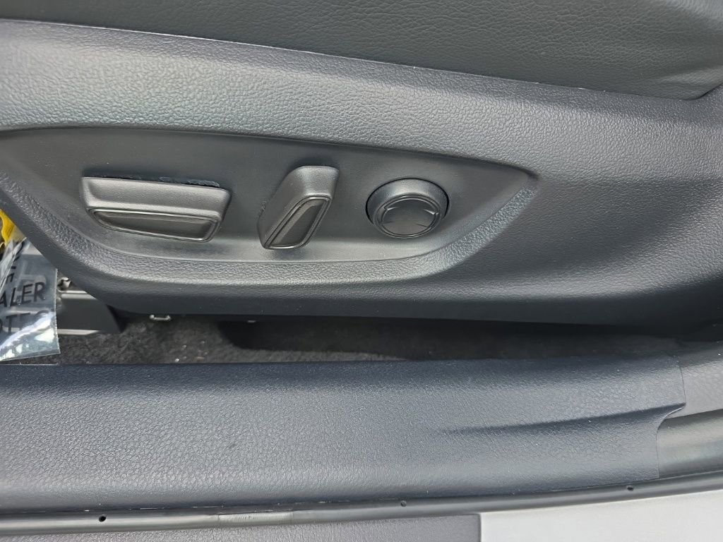 Used 2024 Toyota Camry SE image 20