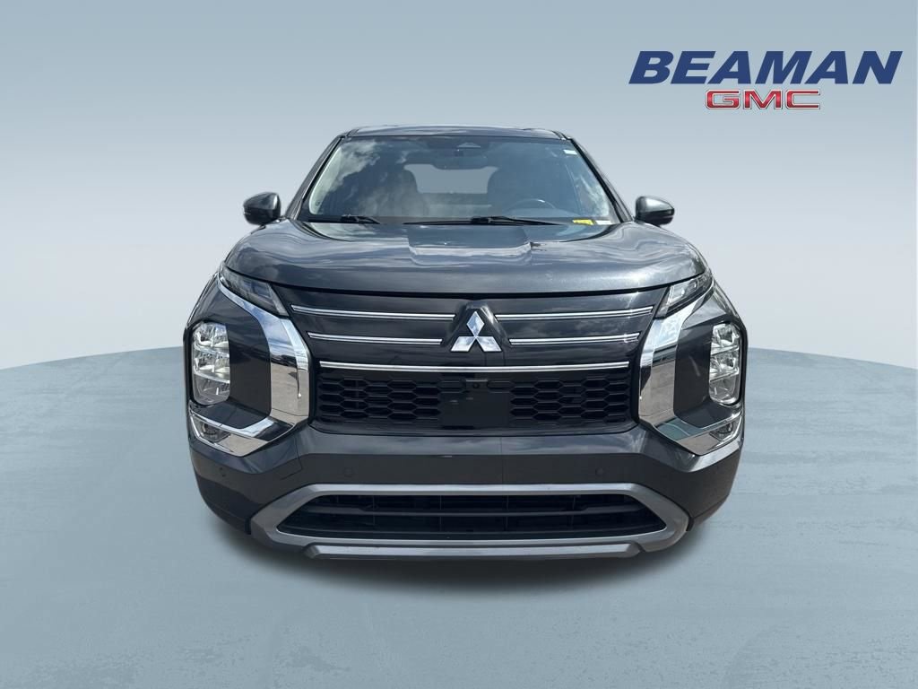 Used 2025 Mitsubishi Outlander SE FWD image 2