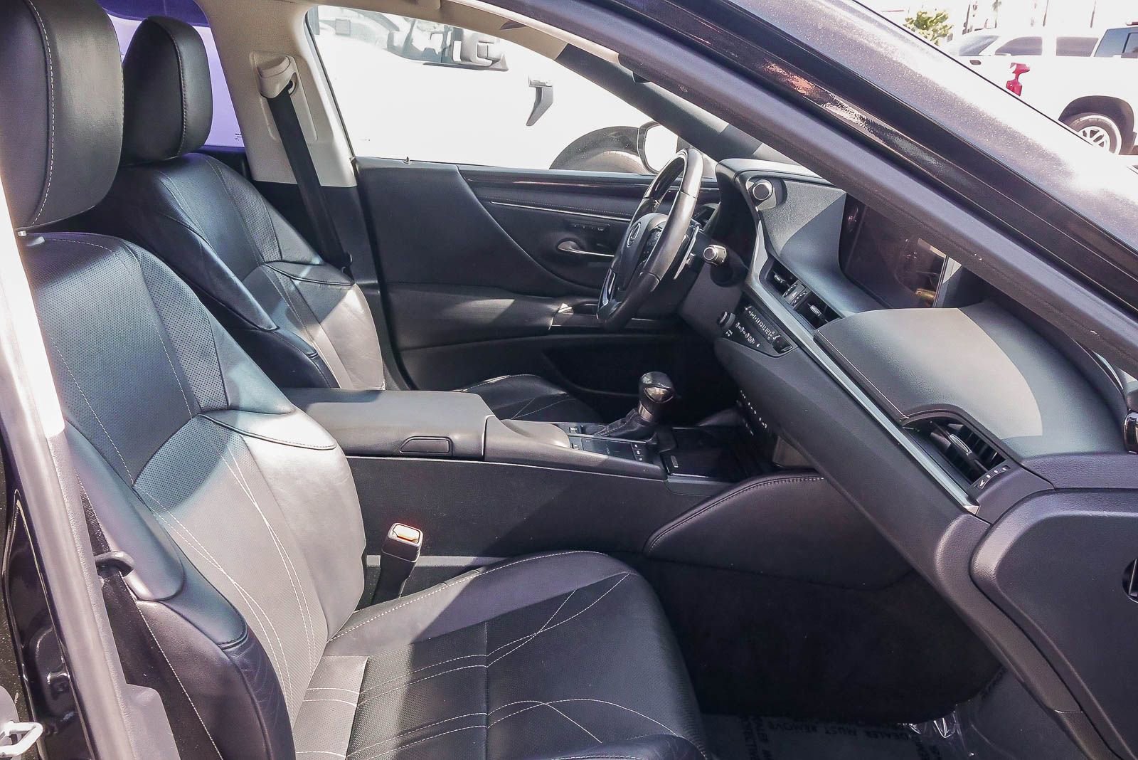 Used 2019 Lexus ES 300h w/ Accessory Package 2 image 16