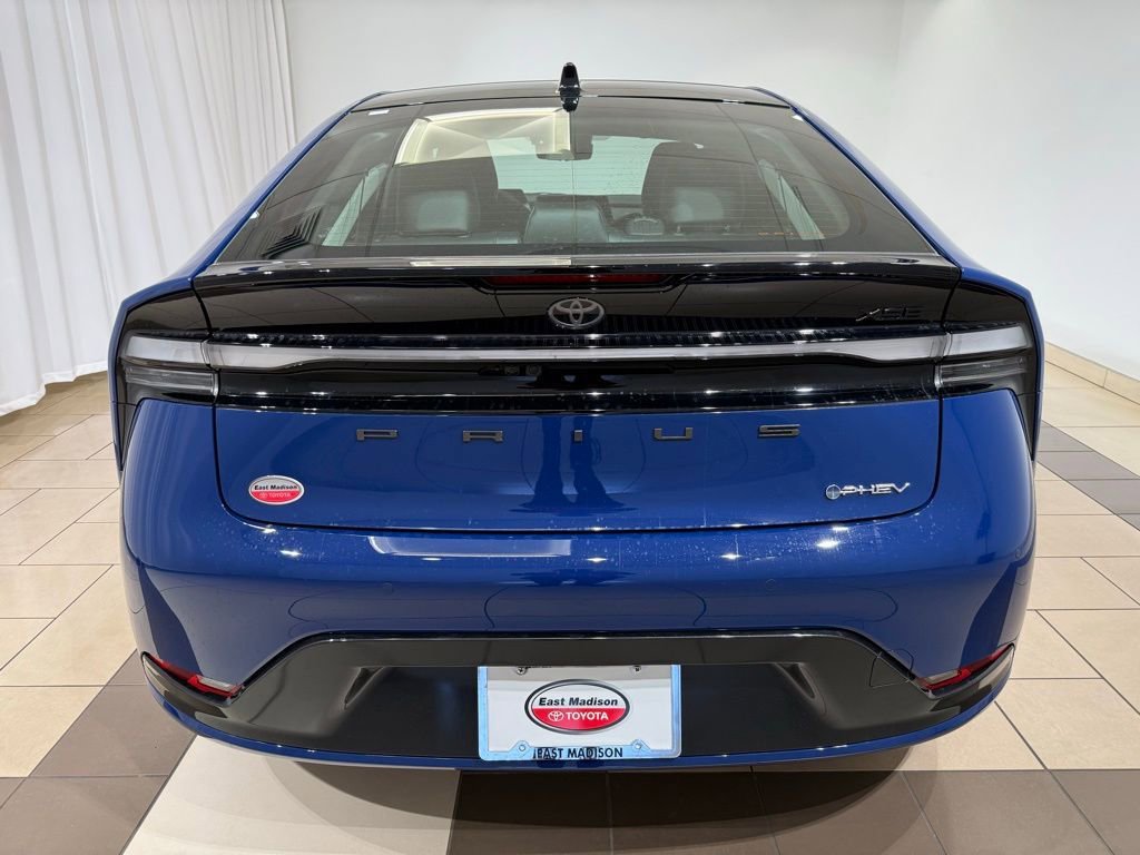 New 2026 Toyota Prius Plug-In Hybrid FWD image 4