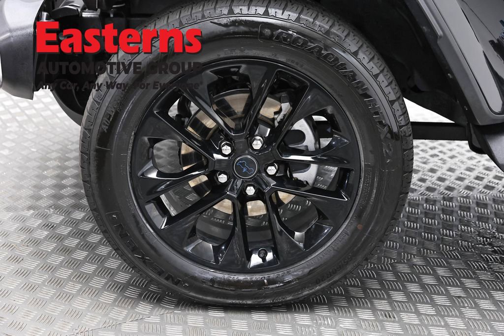Used 2025 Jeep Wrangler Unlimited Sahara AWD/4WD image 32