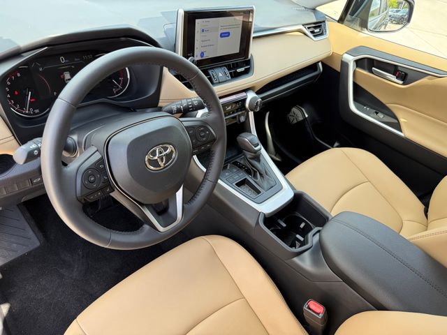 Used 2025 Toyota RAV4 XLE Premium image 9