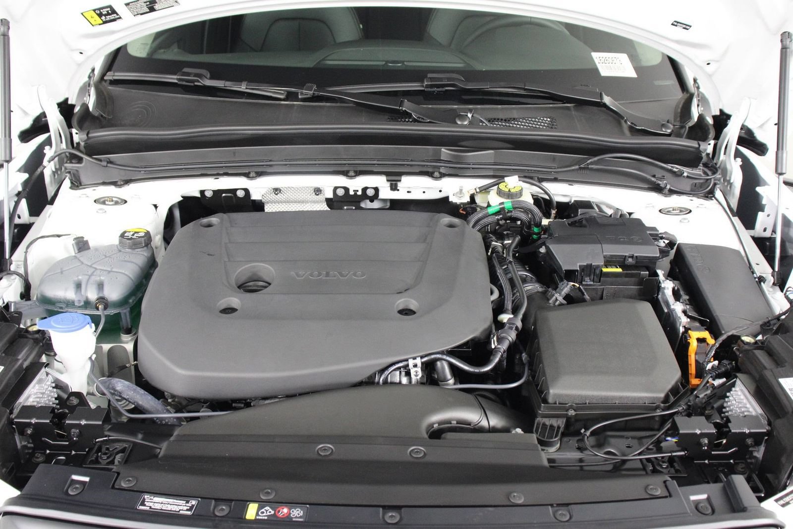 New 2026 Volvo XC40 B5 Plus w/ Climate Package AWD/4WD image 12