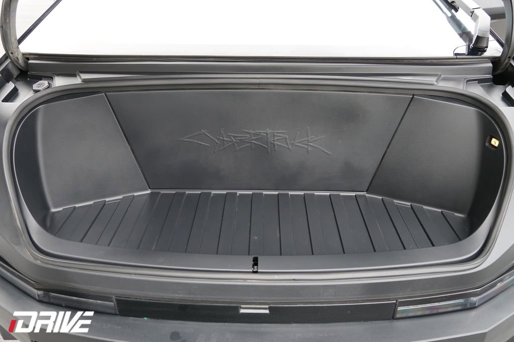 Used 2024 Tesla Cybertruck AWD Crew Cab image 46