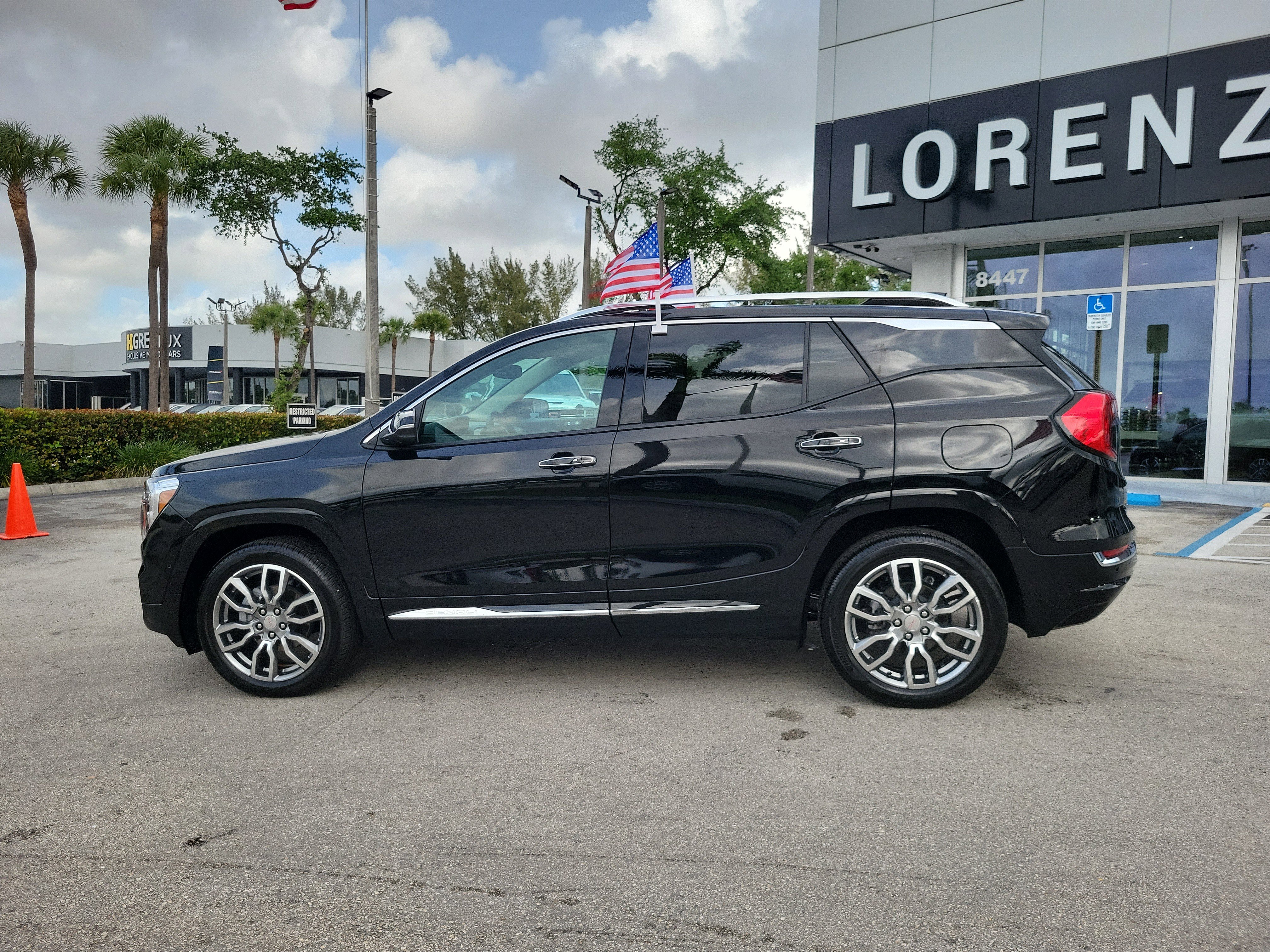 Used 2024 GMC Terrain Denali w/ Denali Premium Package image 8