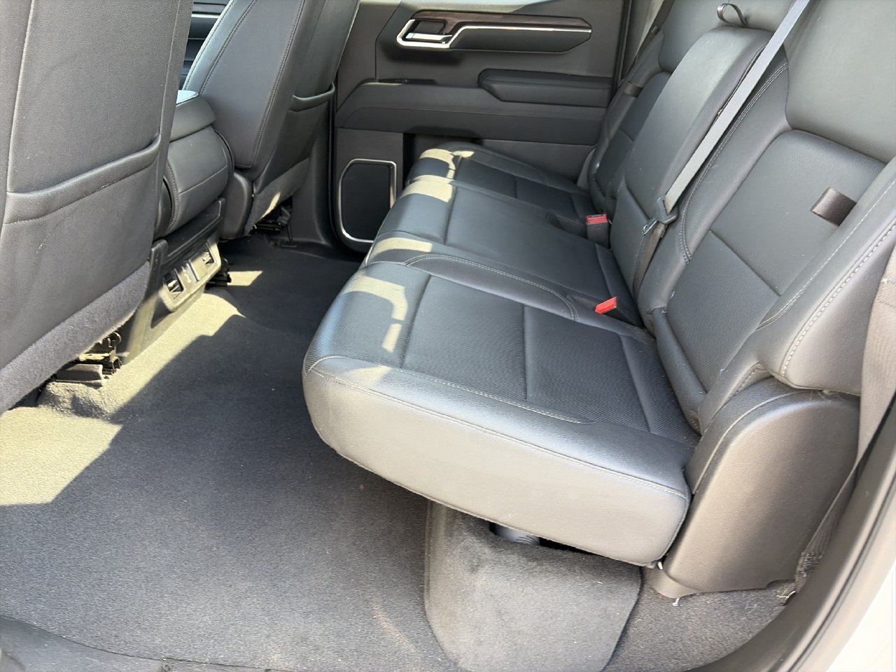 Used 2025 GMC Sierra 1500 SLT RWD image 16