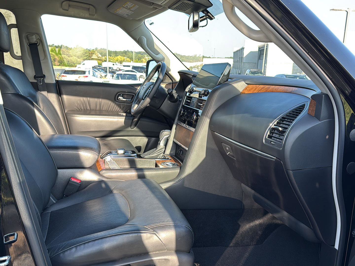 Used 2023 Nissan Armada SL w/ Captain's Chairs Package image 10