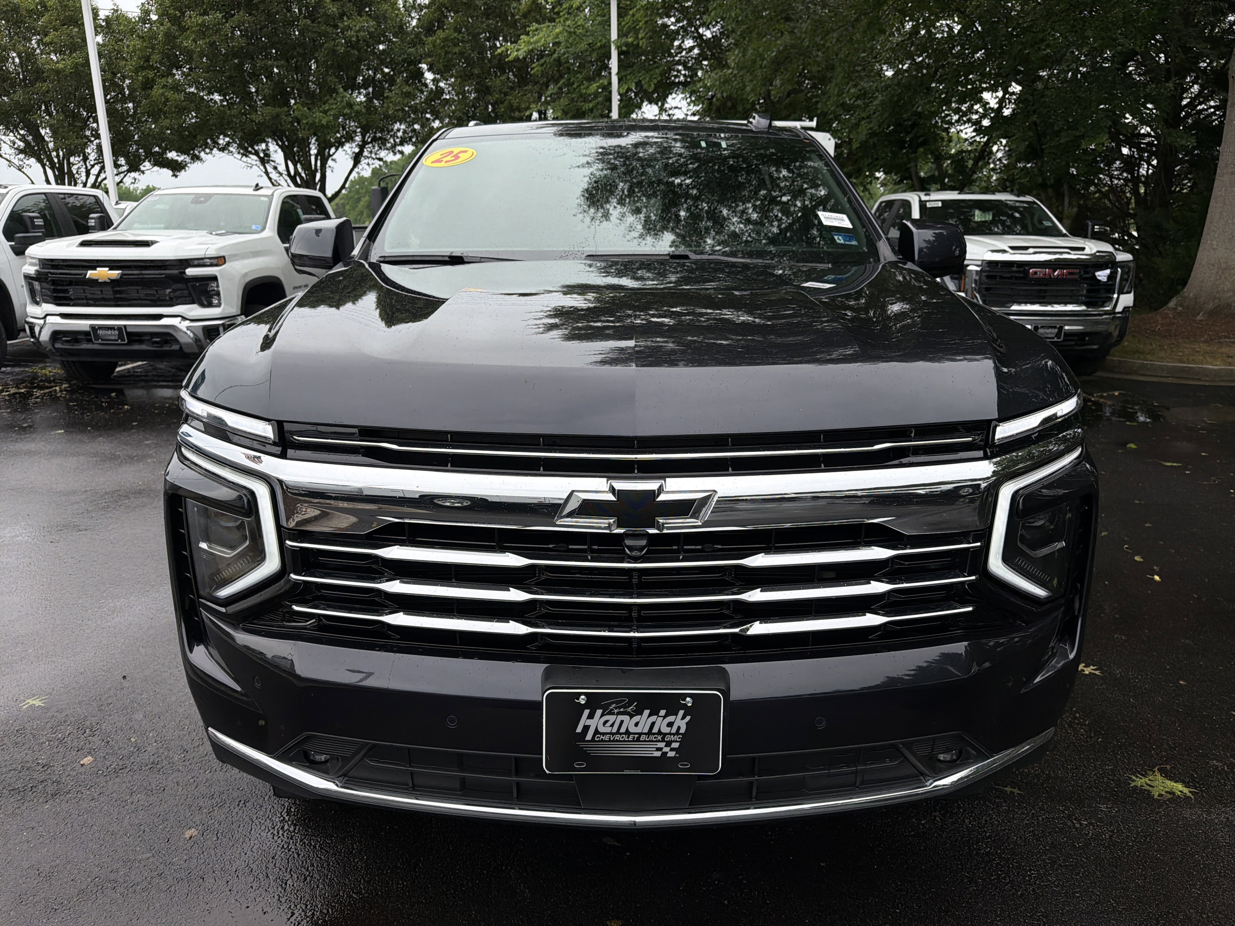 Used 2025 Chevrolet Suburban LT w/ Comfort Package RWD image 3