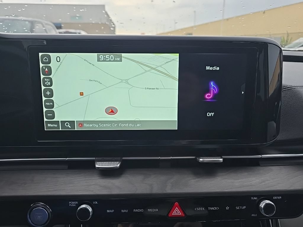 Used 2023 Kia Carnival EX FWD image 29