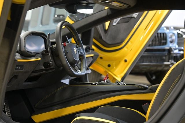 Used 2024 Lamborghini Revuelto AWD/4WD image 43