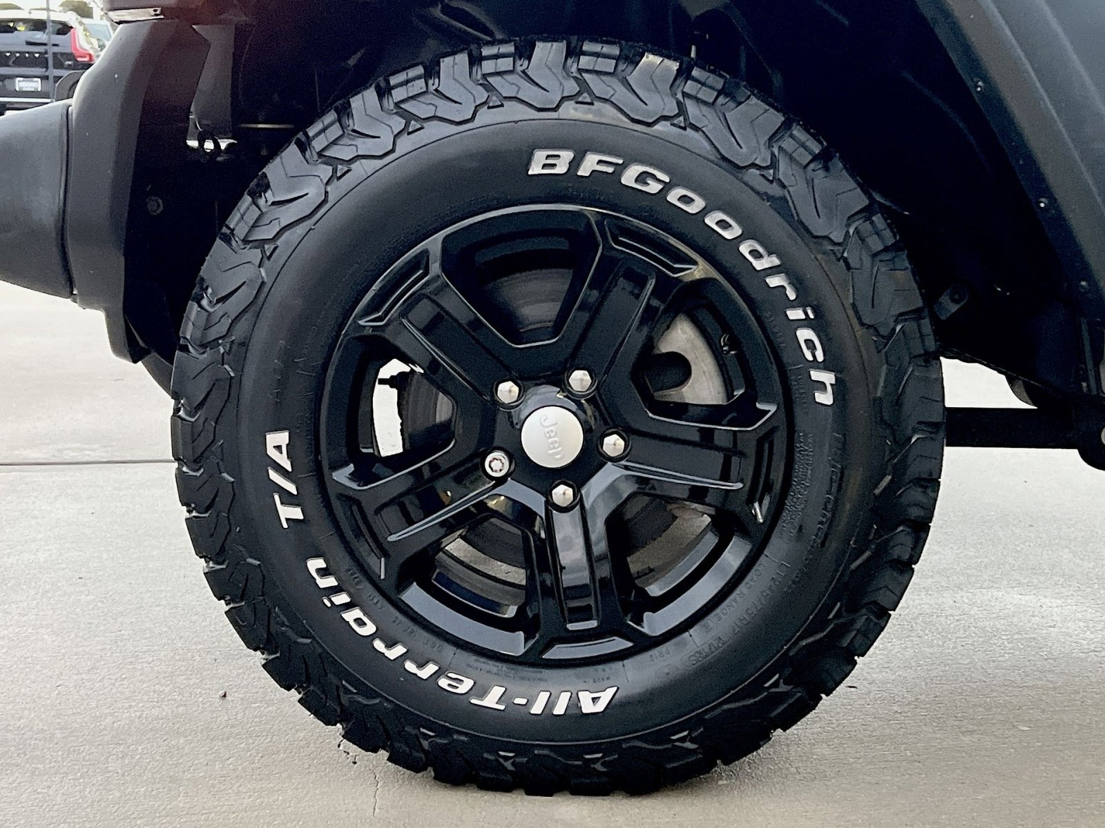 Used 2019 Jeep Wrangler Sport image 12