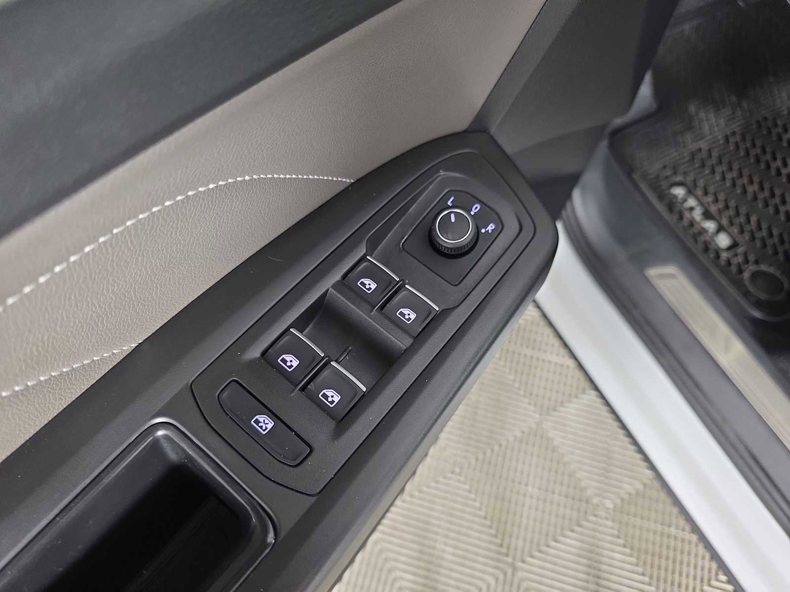 Used 2023 Volkswagen Atlas Cross Sport SE w/ Panoramic Sunroof Package image 26