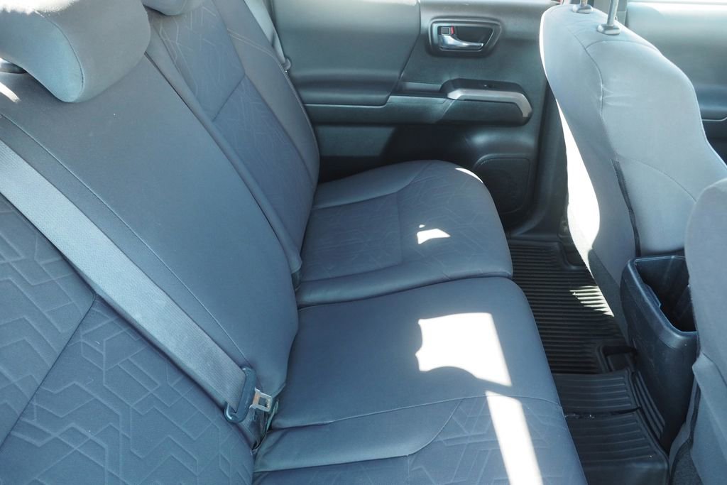 Used 2018 Toyota Tacoma TRD Off-Road w/ Technology Package image 20