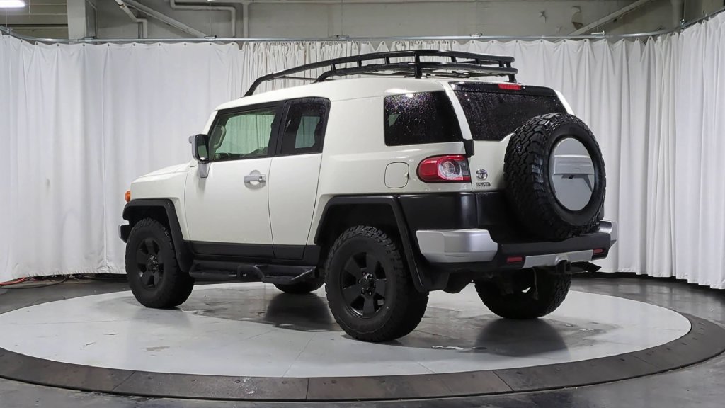 Used 2013 Toyota FJ Cruiser 4WD image 7