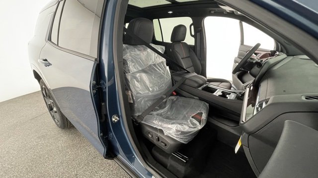 Used 2025 Chevrolet Traverse RS image 49